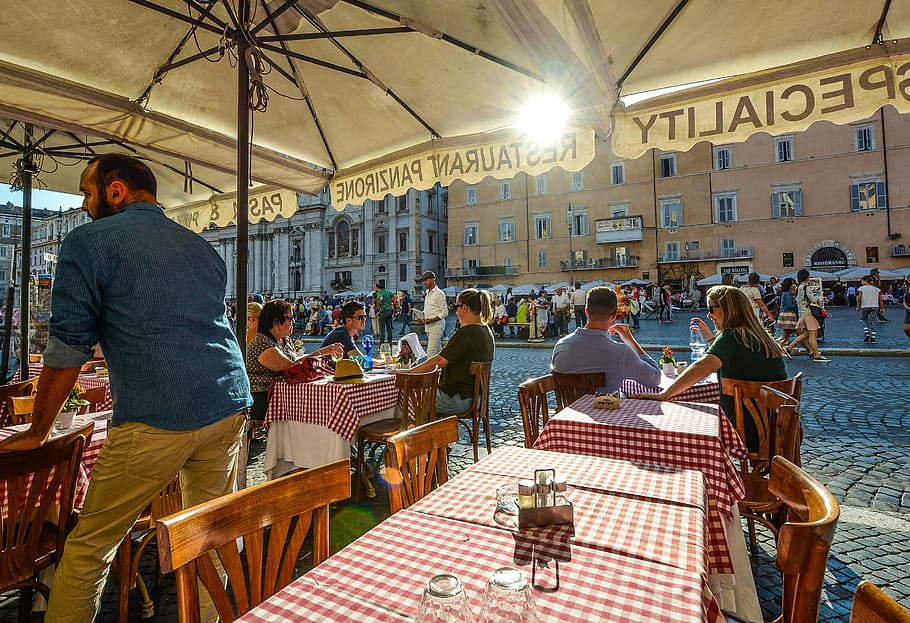 homem, em pé, tenda de dossel, ao ar livre, Praça, Navona, Roma, Italiano, café, restaurante