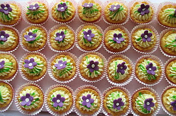 cupcakes-treats-baked-goods-icing-sugar-royalty-free-thumbnail.jpg