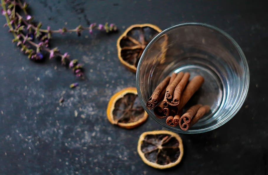 focus photo, brown, cinnamon sticks, clear, drinking glass cup, Cinnamon, Lemon, Sprockets, Spices, seasonings