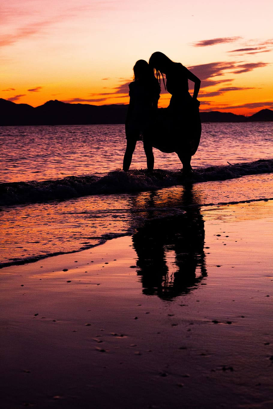dadaepo beach, busan sea, sea, beach, woman, silhouette, women's, sunset, twilight, glow