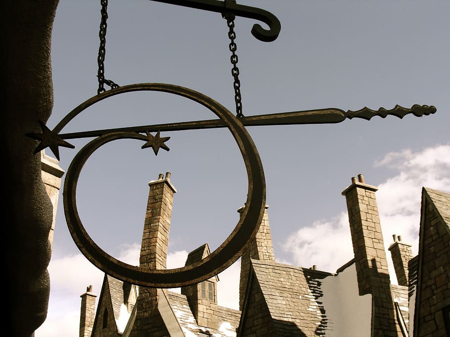 gold-colored hanging ornament, wands, harry potter, hogwarts, castle, wizard, magic, architecture, famous Place, sky