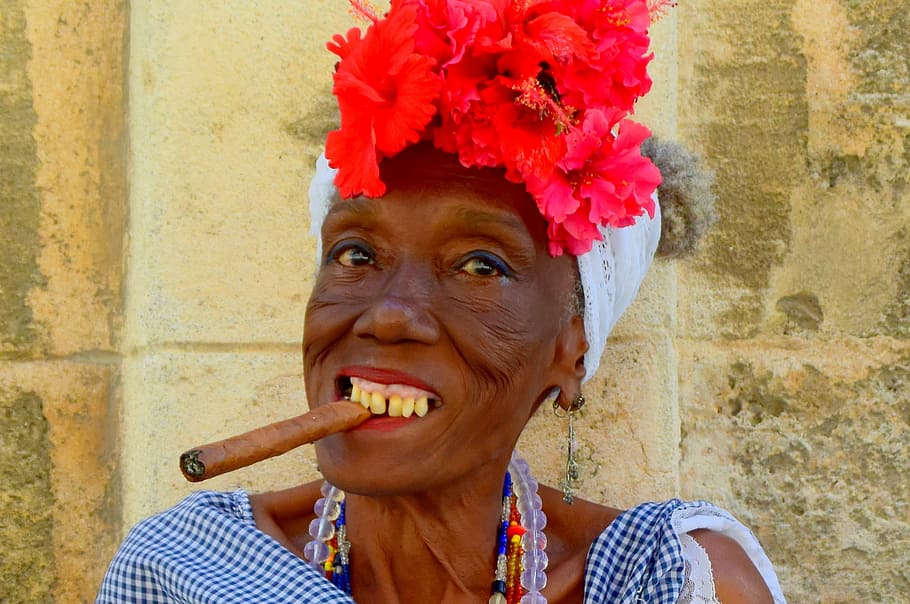 kuba, cerutu, wanita Kuba, cerutu Kuba, wajah, nenek-nenek, bunga, perjalanan, Karibia, potret - Pxfuel