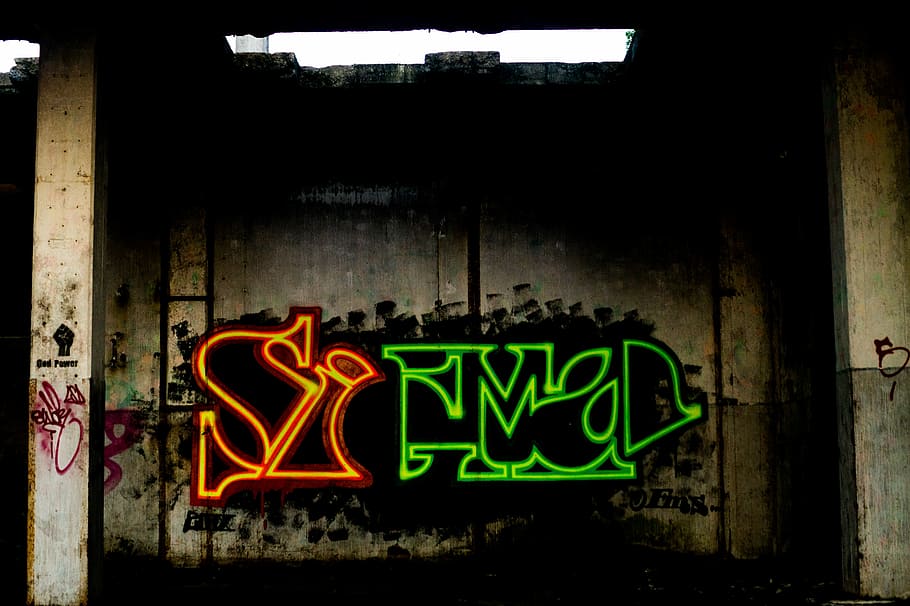 oranye, hijau, lampu neon signage, grafiti, seni, neon, dinding, cat semprot, malam, teks