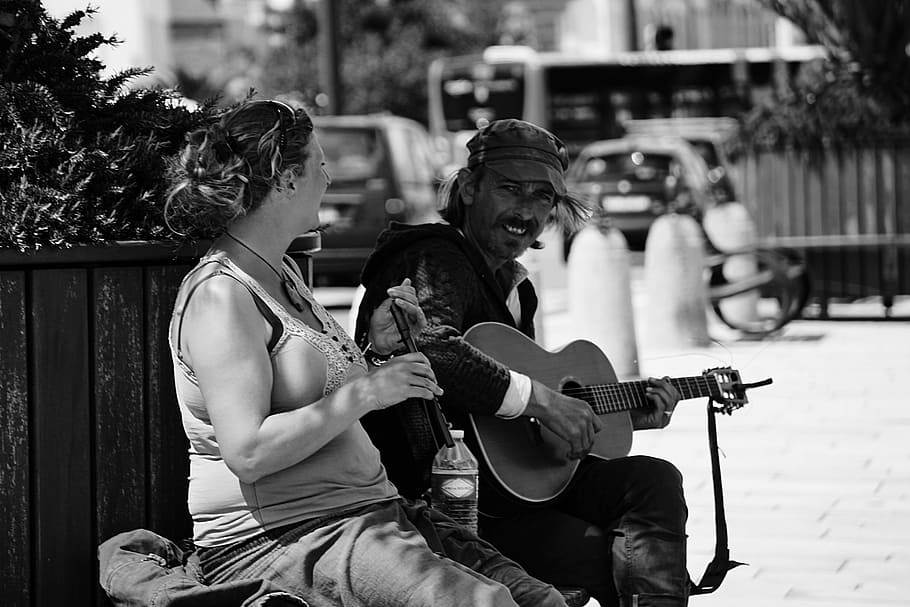 pareja, dúo musical, flauta, noir et blanc, dos personas, sentado, música, tres cuartos de longitud, tocando, solo adultos