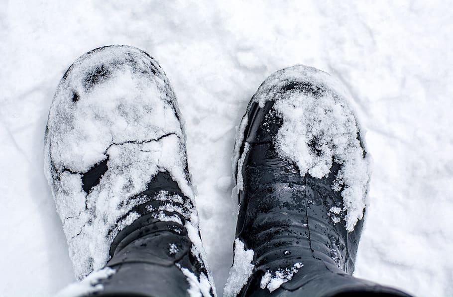 靴, ブーツ, 雪, 氷, 冬, 降雪, 冷ややかさ, 白, 黒, 雪のブーツ