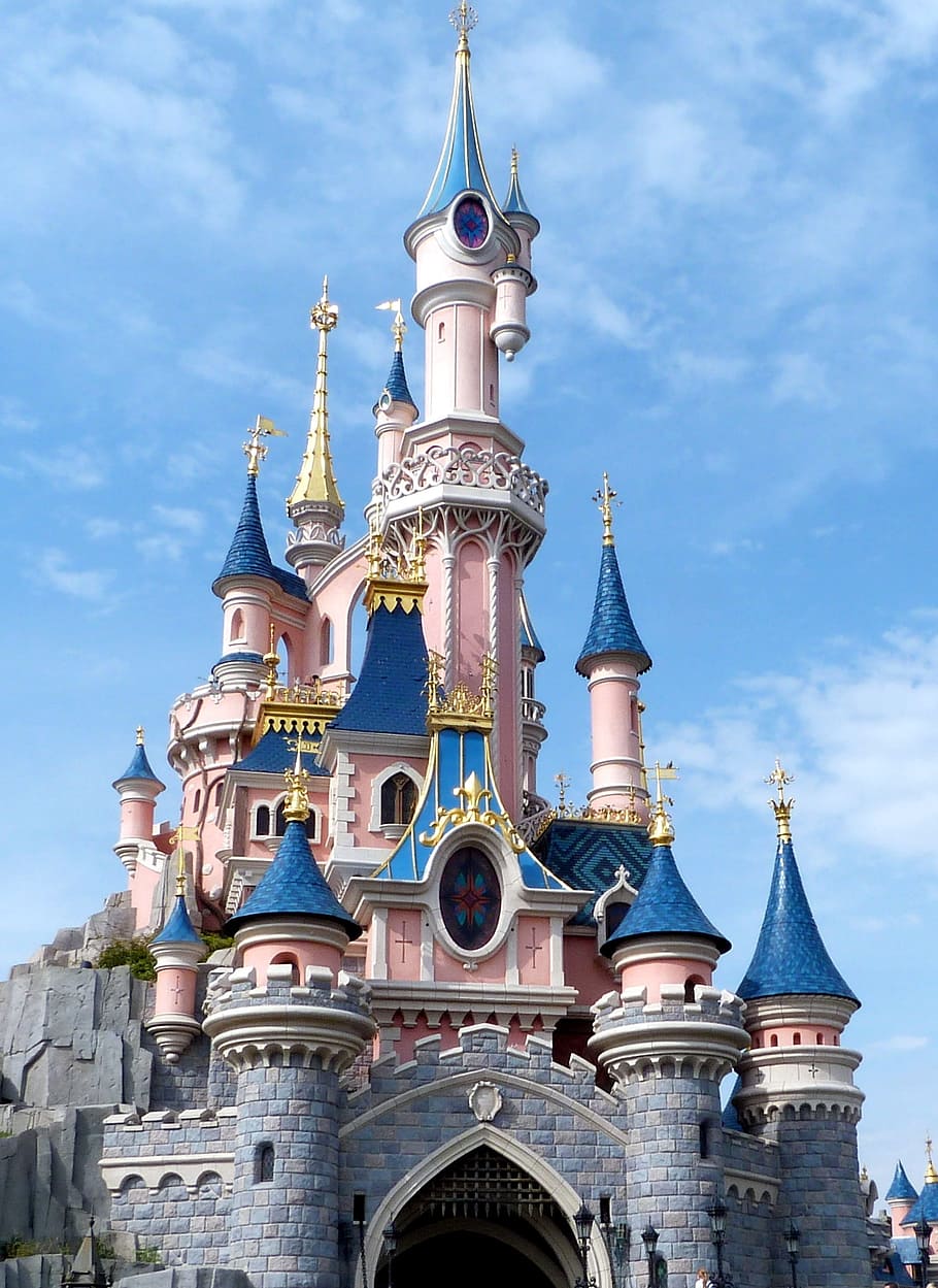 Disneyland París, Disneyland, castillo, belle au bois inactivo, parque de atracciones, walt disney, castillo de la bella durmiente, excursiones, banderas, parque disneyland