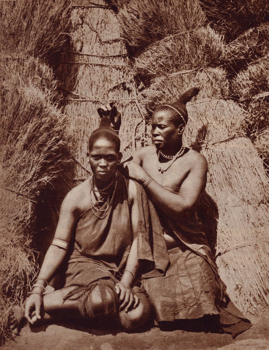 foto grayscale, dua, suku, wanita, mengenakan, gaun, afrika, zulu, tradisional, vintage