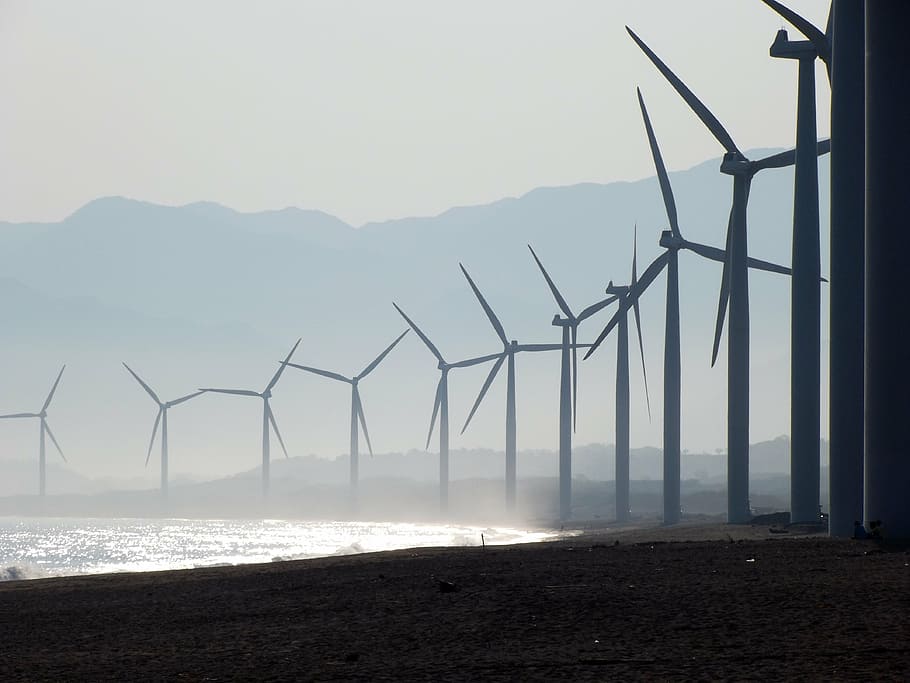 línea, molinos de viento, frente, mar, durante el día, playa, parque eólico, bangui, ilocos norte, electricidad alternativa
