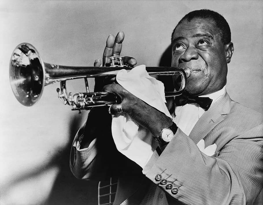 hombre, tocando, trompeta, foto en escala de grises, jazz, músico, trompetista, louis arm strong, retrato, blanco y negro