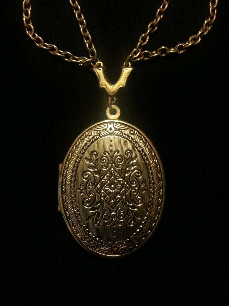 medalhão oval dourado, jóias, colar, medalhão, ouro, metal, brilhante, luxo, tiro do estúdio, fundo preto