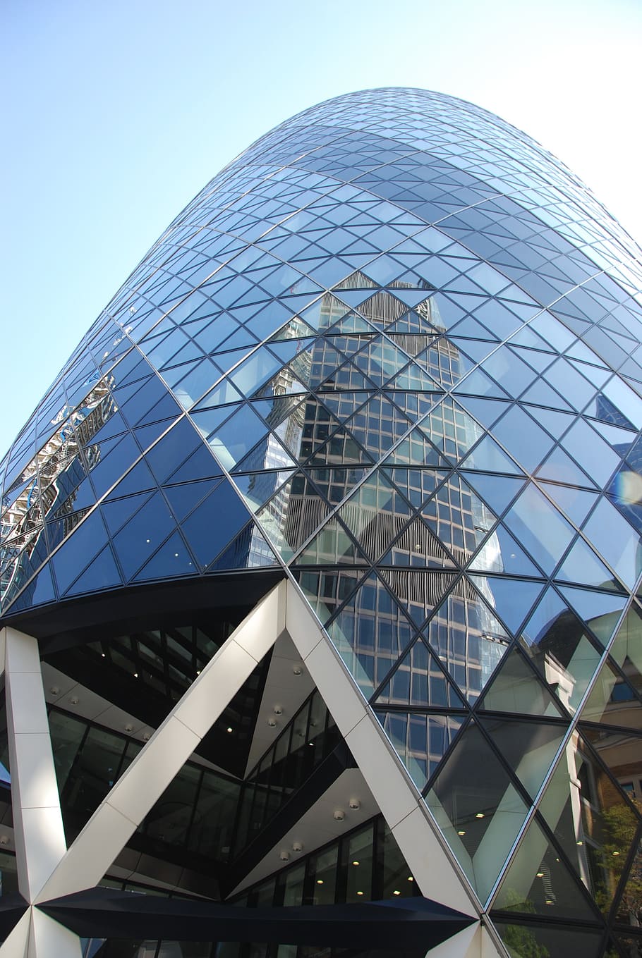 london, skyscraper, gherkin, architecture, england, built structure, building exterior, modern, low angle view, glass - material