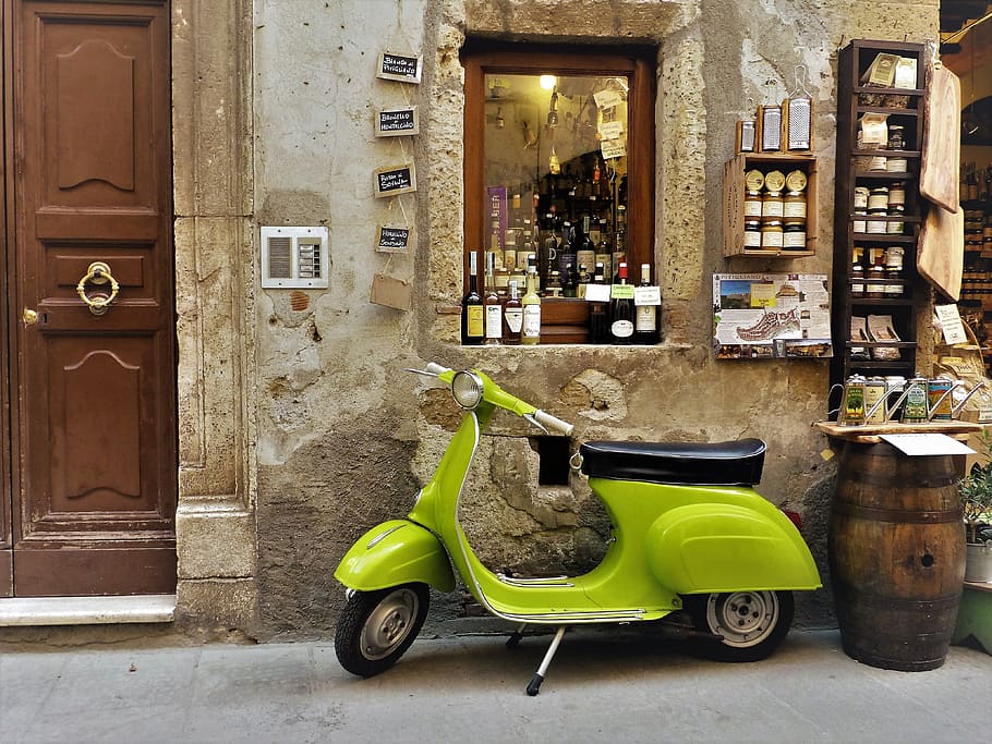 verde, automático, al lado, botellas, Toscana, Vespa, Rodillo, Scooter, clásico, retro