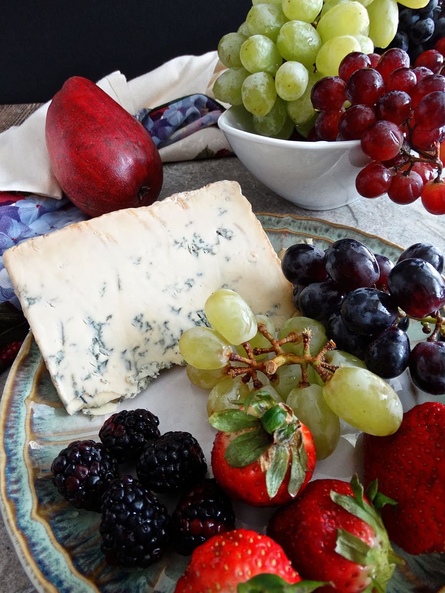 fruit plate, cheese, blue cheese, grapes, green grapes, red grapes, cheeseboard, appetizer, fruit, healthy eating