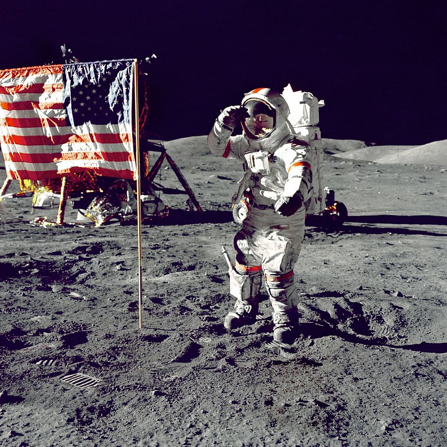 astronauta, em pé, frente, bandeira, américa, espaço, lua, escuro, gravidade, estados unidos