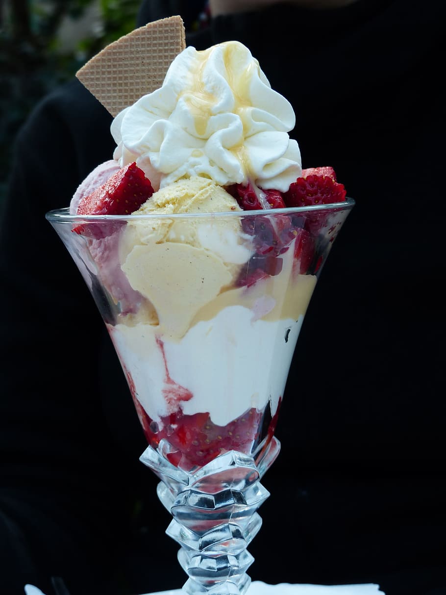 strawberry cup, Ice Cream Sundae, Strawberry, Cup, strawberries, dessert, ice, glass, decoration, vanilla ice cream