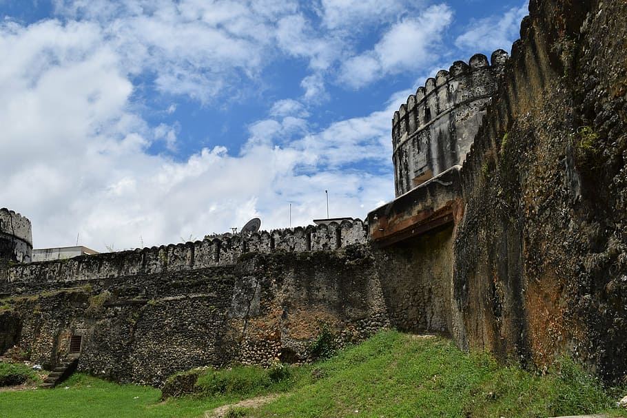 ottoman fortress, historical monument, zanzibar, architecture, cloud - sky, built structure, sky, history, the past, nature