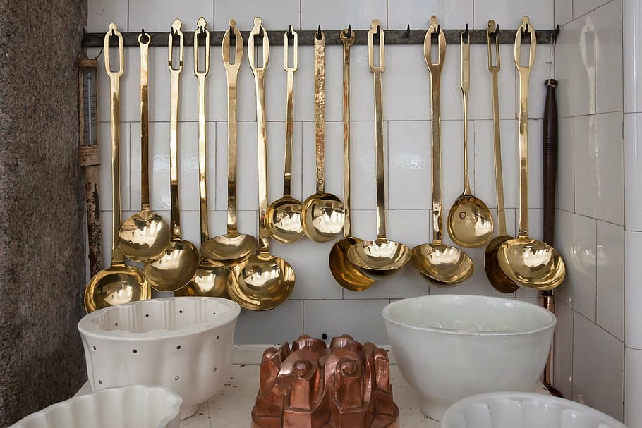 gold-colored cookware lot, ladles, kellen, cook, bake, kitchen, baking moulds, kitchen appliances, brass, old