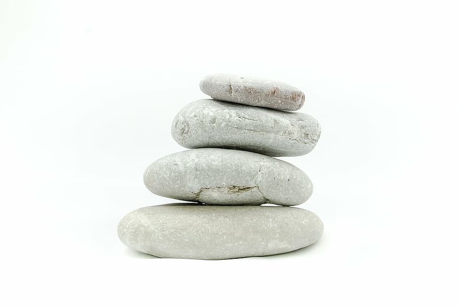 empat, abu-abu, tumpukan kerikil, batu, pada latar belakang putih, zen, meditasi, ketenangan pikiran, tumpukan, keseimbangan