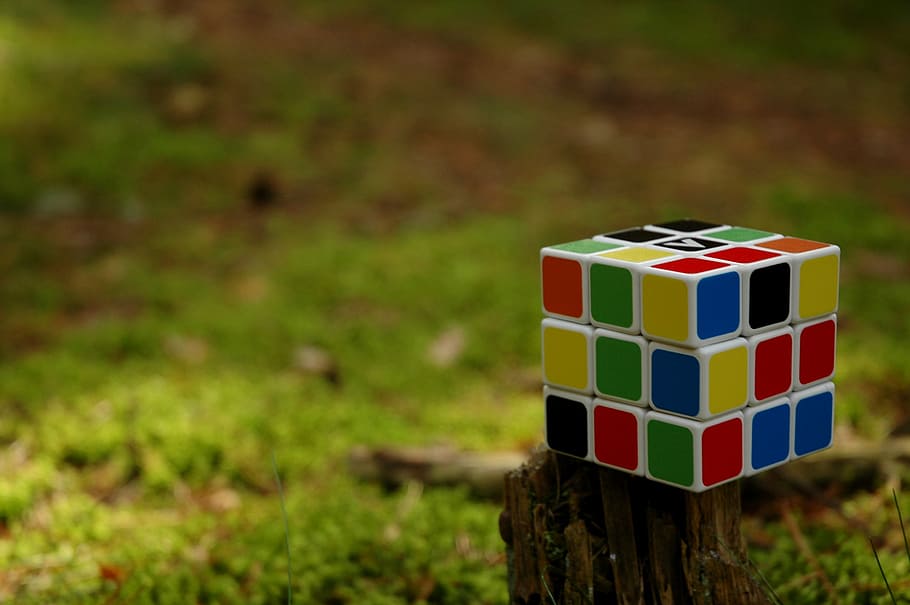 rubik, kubus, kayu, kubus rubik, permainan, strategi, ide, sukses, solusi, waktu luang