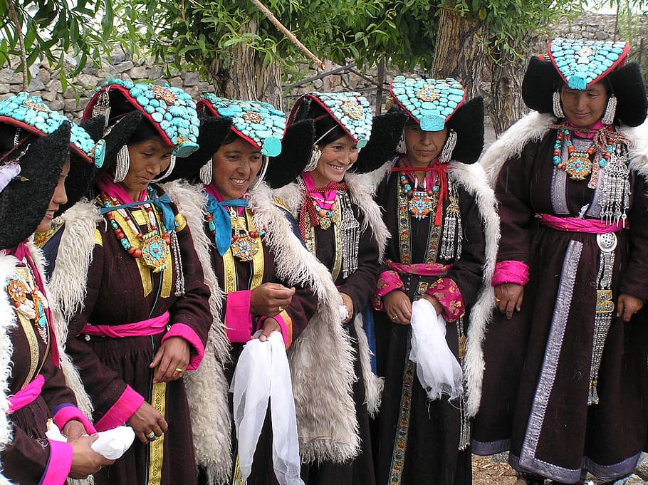 Tíbet, budismo, religión, asentamiento tibetano, mujeres, tradición, vestimenta, disfraces, vestimenta tradicional, personas reales