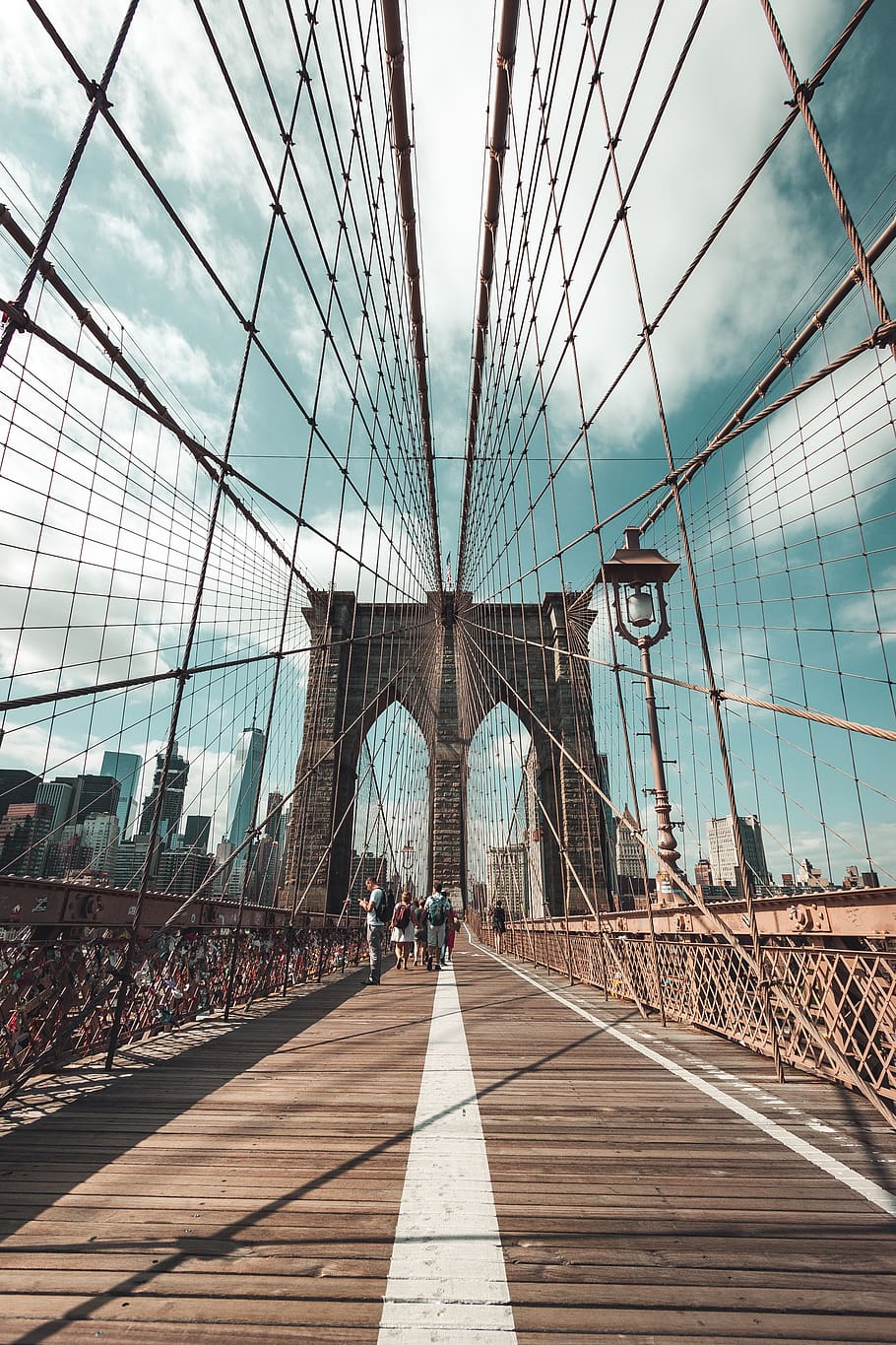 Nueva York, Estados Unidos, Puente de Brooklyn, temperamental, hermoso cielo, nublado, líneas principales, central, vacío, arquitectura