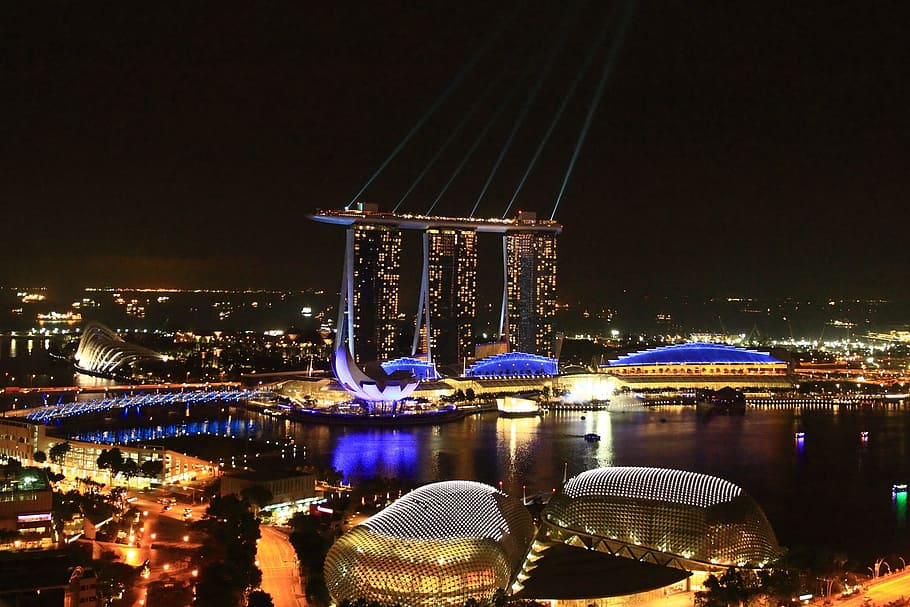 Marina Bay Sands, Singapura, Visão noturna, noite, iluminado, paisagem urbana, reflexão, cidade, roda gigante, arquitetura