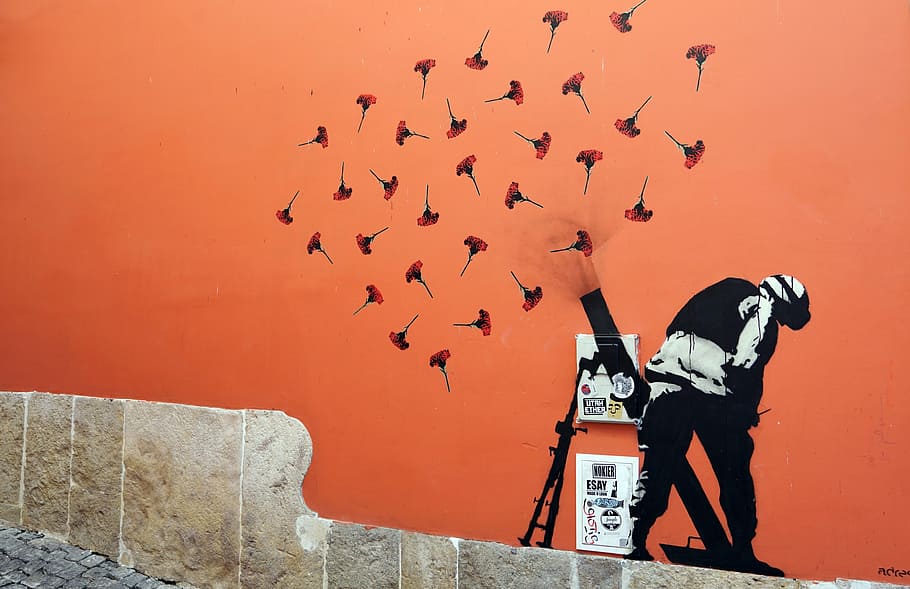 soldado, disparando, ilustración de flores de mortero, graffiti, calle, arte, contra la guerra, paz, lisboa, portugal