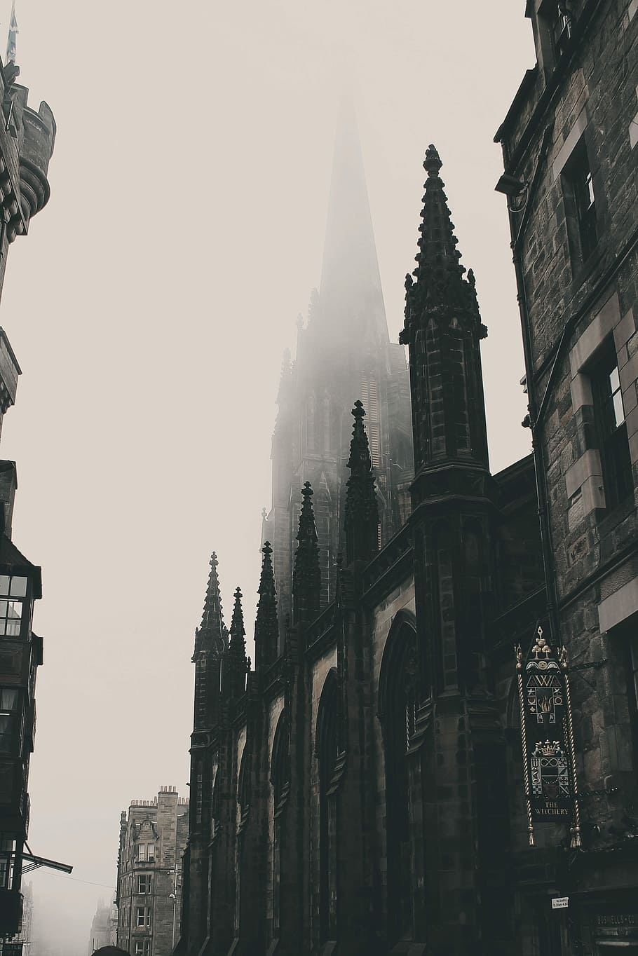 foto em tons de cinza, concreto, edifícios, foto, arquitetura, famoso lugar, estilo gótico, catedral, edifício Exterior, construído Estrutura