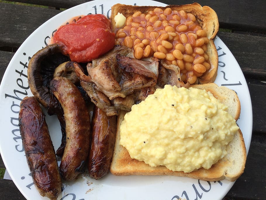 english breakfast, breakfast, tomato, sausage, baked beans, scrambled eggs, bacon, toast, tasty, delicious