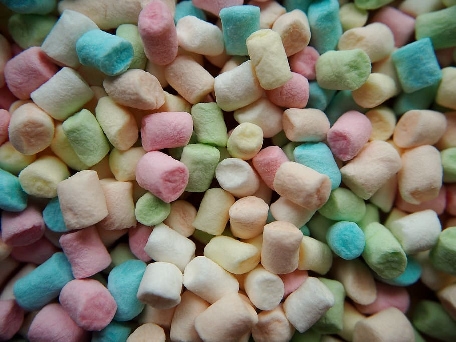 여러 가지 빛깔의 마시멜로, 마시멜로, 화려한, 사탕, 한입 깨물기, 설탕, 배경, 어린이, 단맛, 색깔