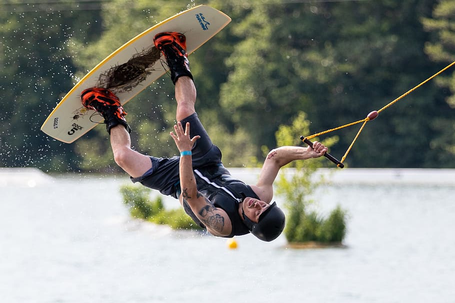 sport, water sports, water, leisure, wakeboard, full length, holding, real people, nature, one person