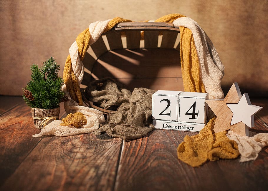 brown wicker basket, christmas, christmas eve, 24, december, poinsettia, christmas jewelry, star, basket, towels