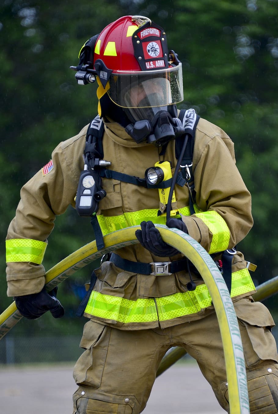 manusia, memakai, bunker suit, memegang, selang, Pemadam Kebakaran, Api, Potret, Pelatihan, monitor