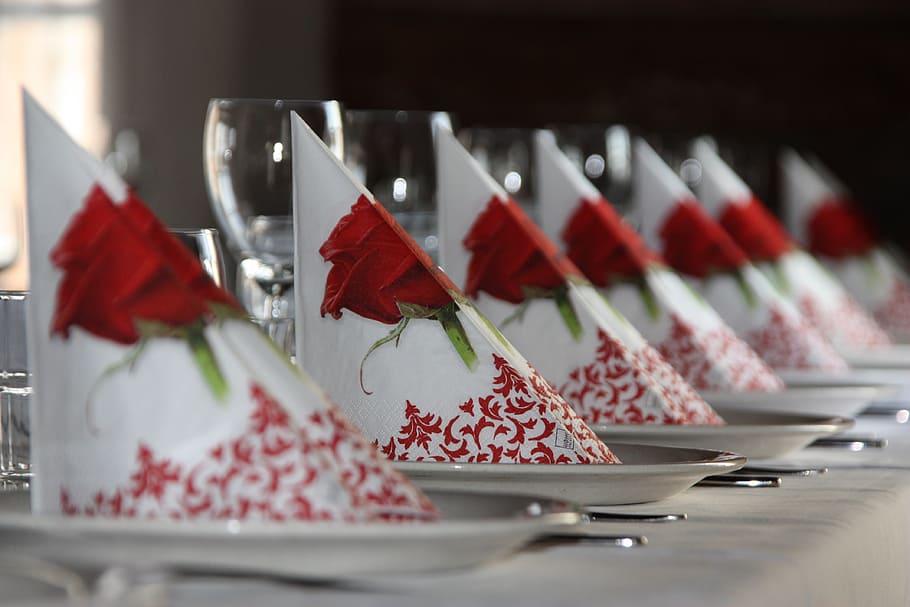 white-and-red, rose, graphic, paper towel, arrange, plate, placed, table, table settings, restaurant