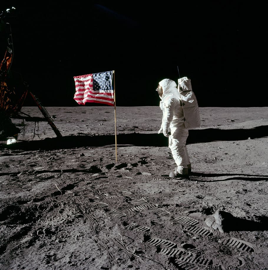 astronot, bulan, depan, foto bendera Amerika, pendaratan bulan, buzz aldrin, amerika, 1969, bendera, baju ruang angkasa