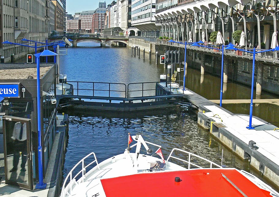 hamburg, alster, city hall lock, cruise ship, lock, floodgate, tide, arcades, outside catering, downtown