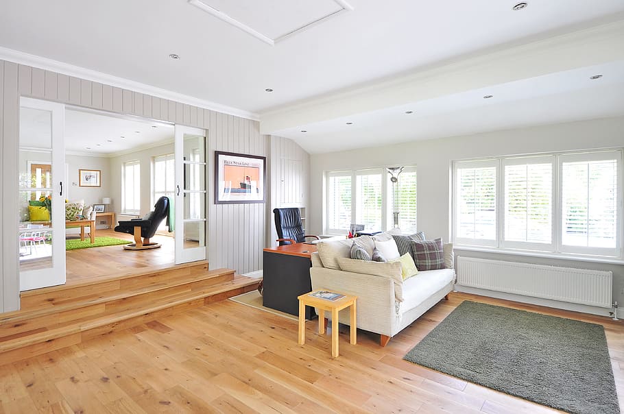 sofá de tela blanca, piso de madera, casa, piso, madera dura, construcción, persianas, sofá, diseño, Habitación doméstica