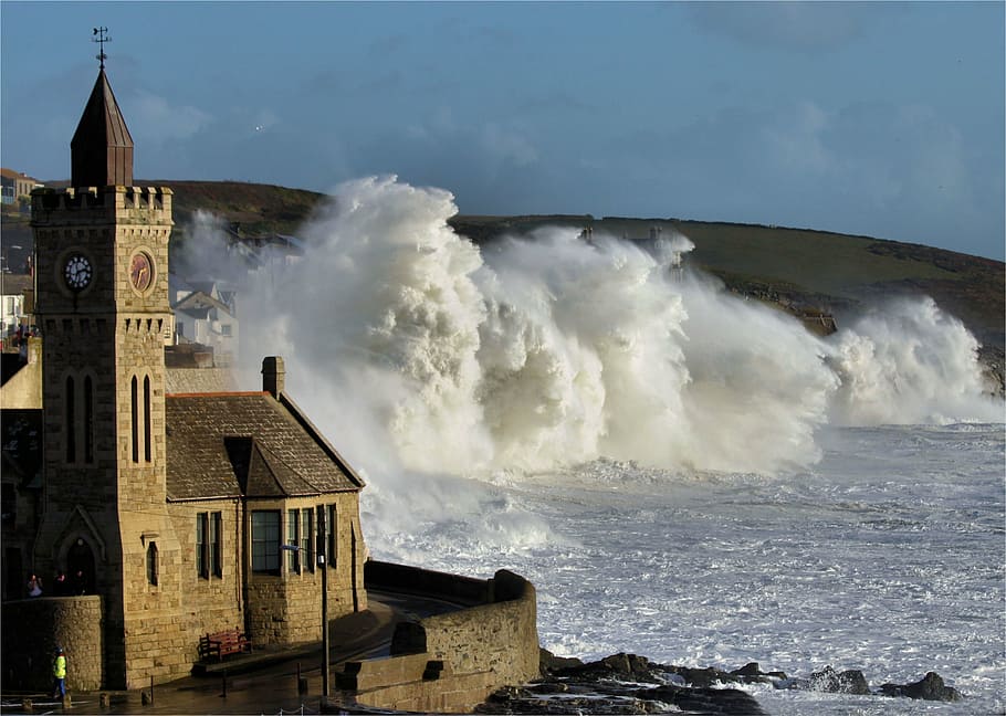 Опасный ветер. Памперо ветер. Штормовая погода. Бурная погода. Stormy Cornwall.