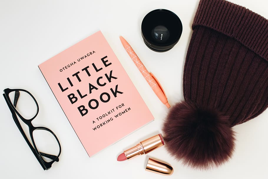 Buku hitam kecil, berwarna merah muda, topi, kacamata, kertas dinding, listick, mode, wanita, Notepad, buku catatan
