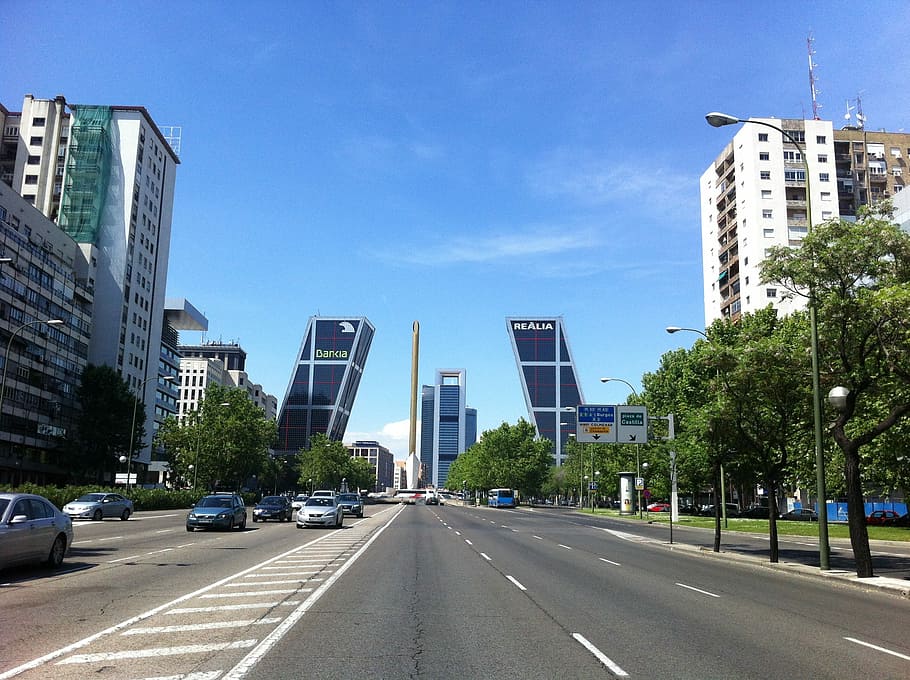 Madrid, Castellana, Caminhada, Tráfego, torres, fotografia de rua, rua, cidade, carros, estrada