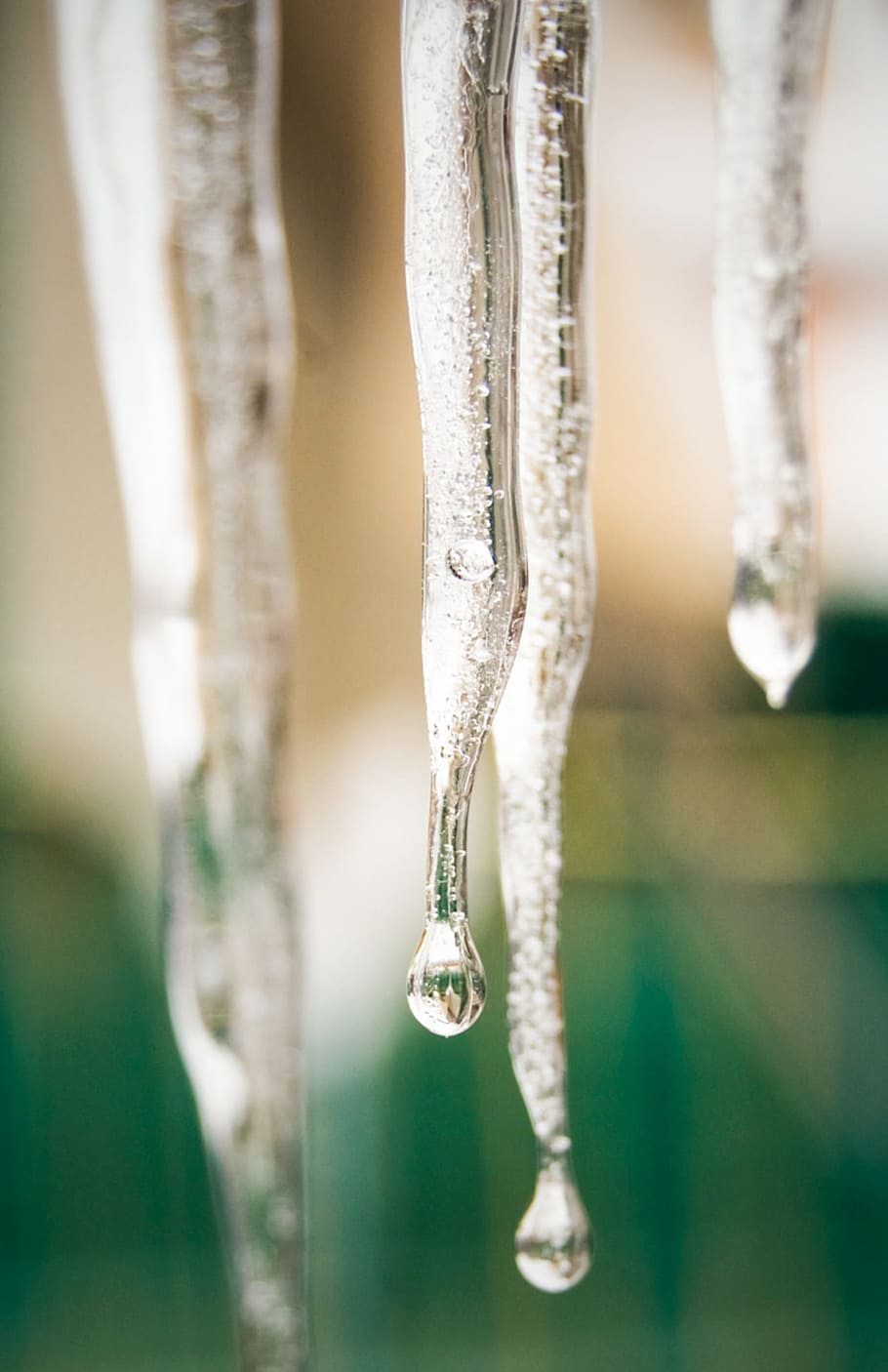 water, pearl, ice, drop, stalactite, colors, reflections, cold winter, italy, focus on foreground