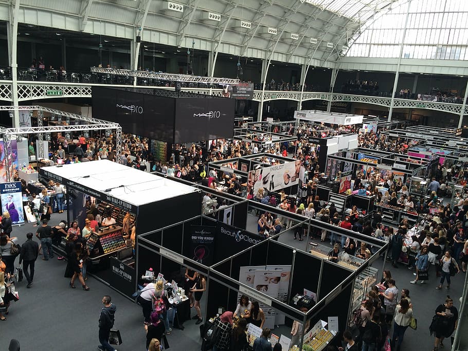 group, people, daytime, imats, london, exhibition, trade show, makeup, cosmetics, trade