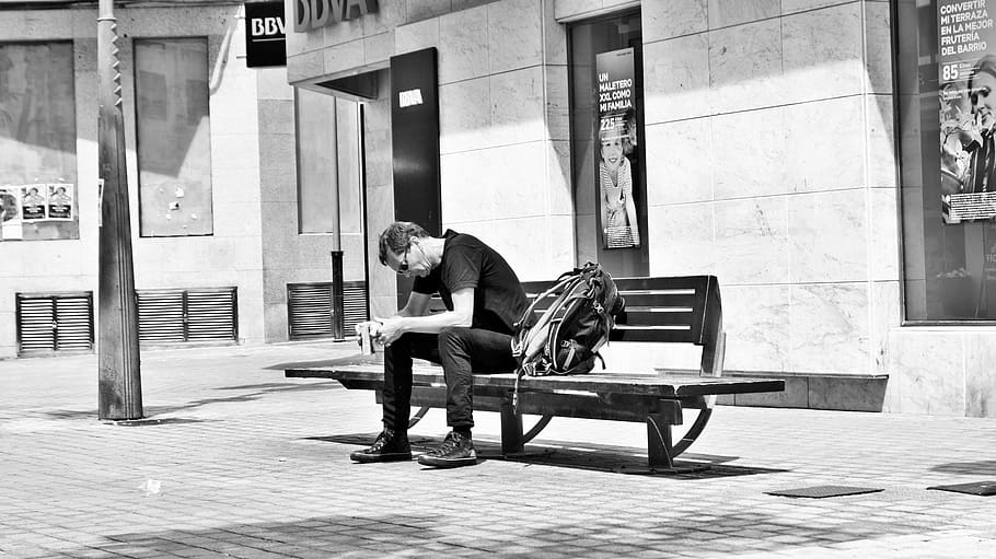 homem, sentado, banco, viajante cansado, Arrecife, Lanzarote, Espanha, vagabundo, fadiga, internalização