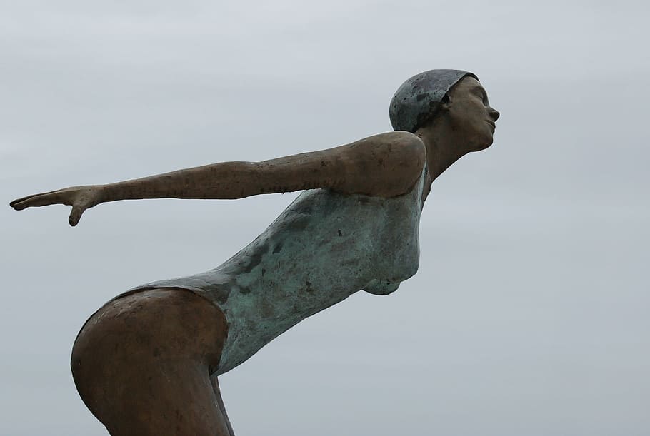 brown concrete statue, sculpture, woman, figure, statue, art, body, bathers, artwork, swimmer