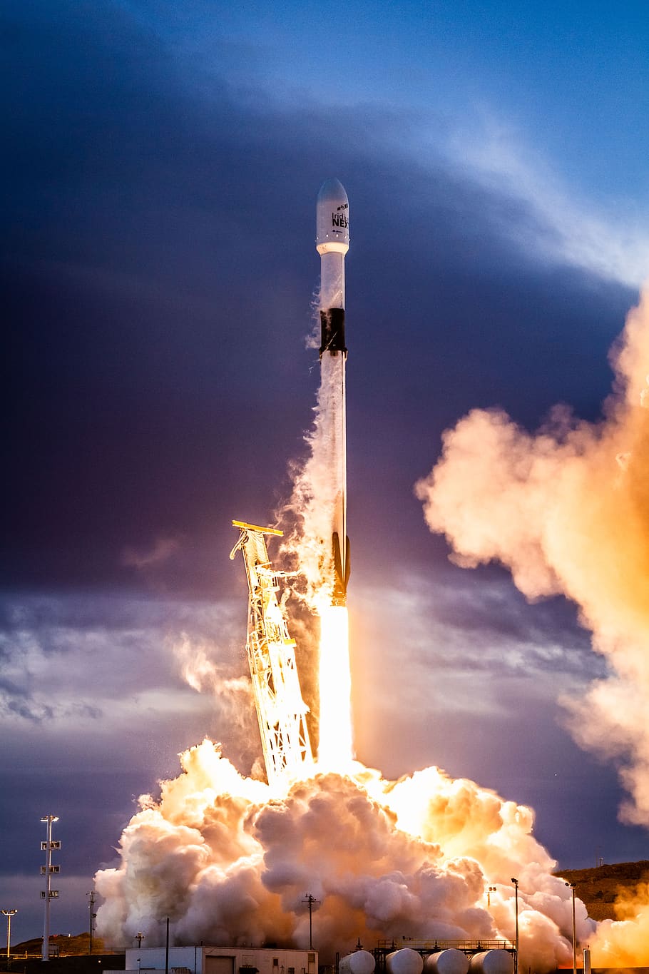 cohete, despegue, humo, lanzamiento, tecnología, ciencia, exploración, viajes, fuego, cielo