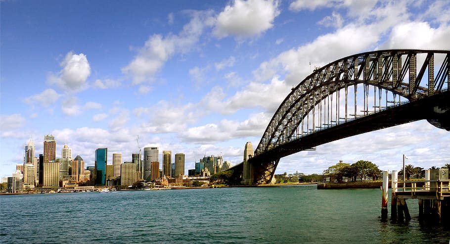 Sydney, puente, paisaje de la ciudad y puente, arquitectura, estructura construida, agua, cielo, ciudad, exterior del edificio, nube - cielo