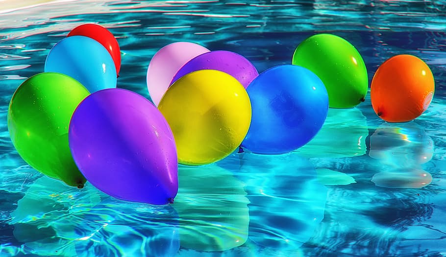 colores surtidos, inflado, globos, flotante, piscina, agua, colorido, color, unidad, nadar
