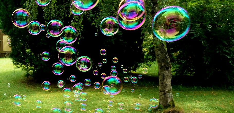 радужный, пузыри, поле травы, мыльные пузыри, разноцветный, летать, делать мыльные пузыри, зеркальное отображение, мыльная вода, шары