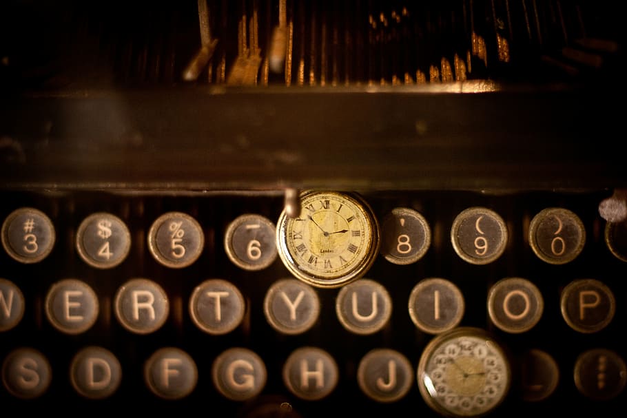 máquina de escribir negra, marrón, máquina de escribir, letras, reloj, hora, vintage, oldschool, número, anticuado
