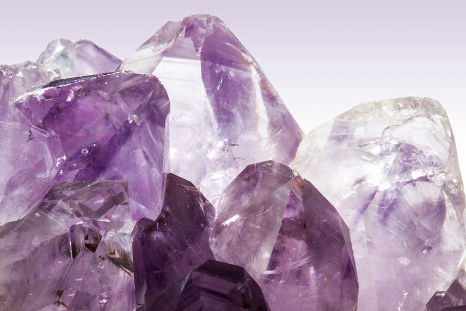 фиолетовые кристаллы, аметист, фиолетовый, кварц, прозрачный, драгоценный камень, макро, минерал, кристалл, камень
